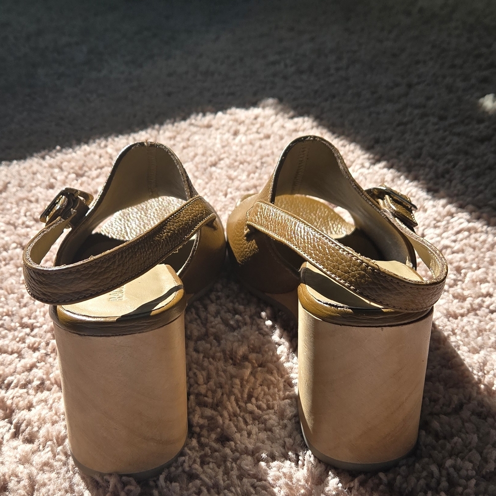 Elegant Green Wedge Sandals - Picture 5 of 5